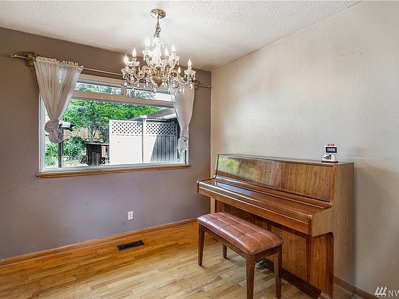 5th image of 1449 S Ferdinand Dr
