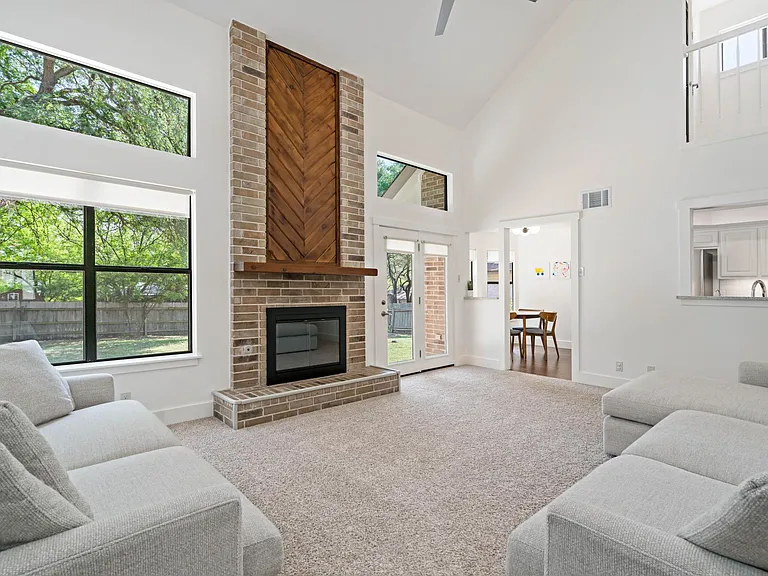 8906 Shady Hls — Photo 10