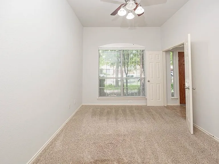 5556 Sky Ridge Dr — Photo 3