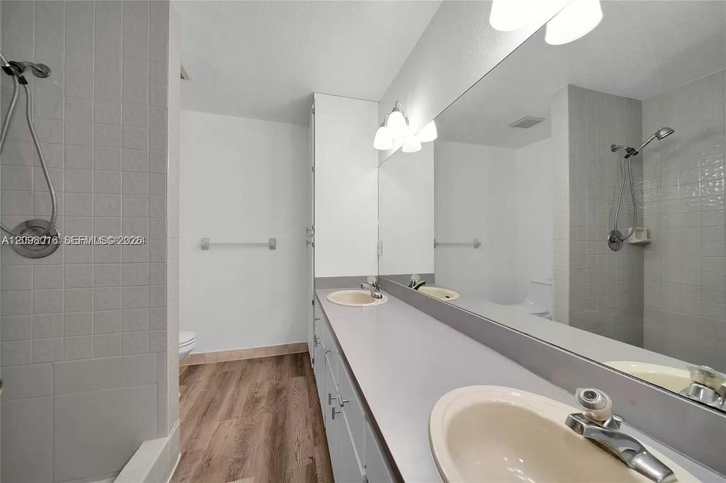 120 SE 12th Ave, photo 9