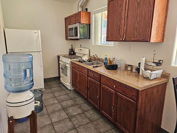 5th image of 2078 Porter St #1B