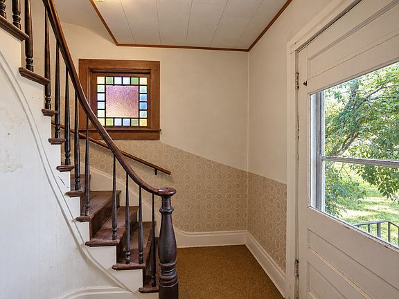 5th image of 401 Park St