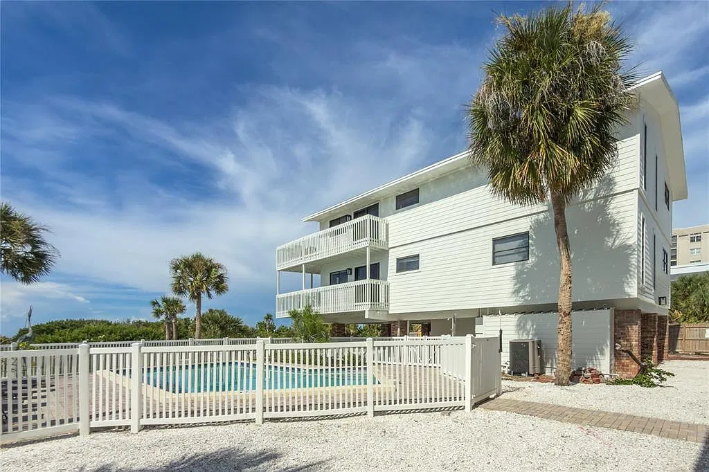 2 bed, 2.0 bath, 1363 sqft, $8,000 — Photo 4