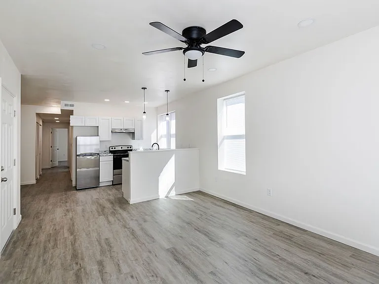 6043 Clemens Ave — Photo 1