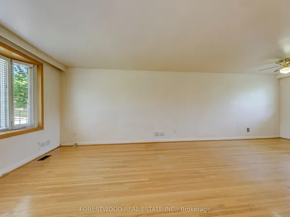 3477 Capricorn Cres, Mississauga, ON L4T 1S5