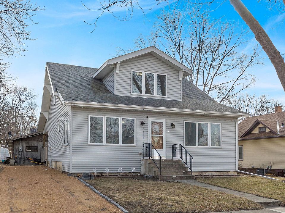 1st image of 212 Oliver Ave NW