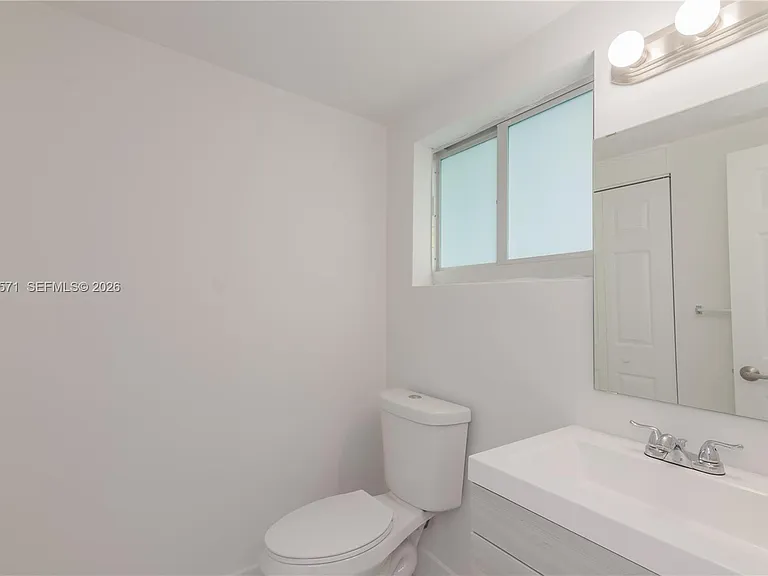 3755 NE 167th St #6 — Photo 23