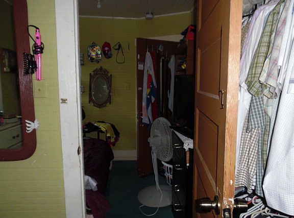 4th image of 637 E Washington St