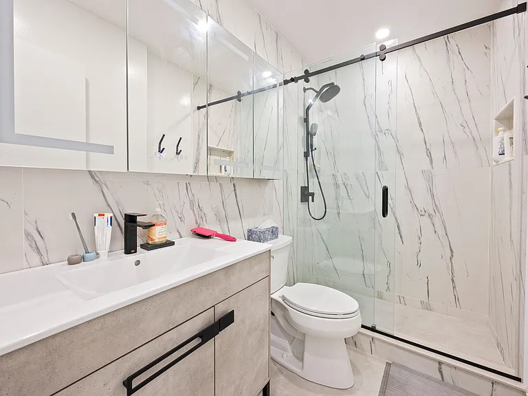 251 W 19th St #2C — Photo 9