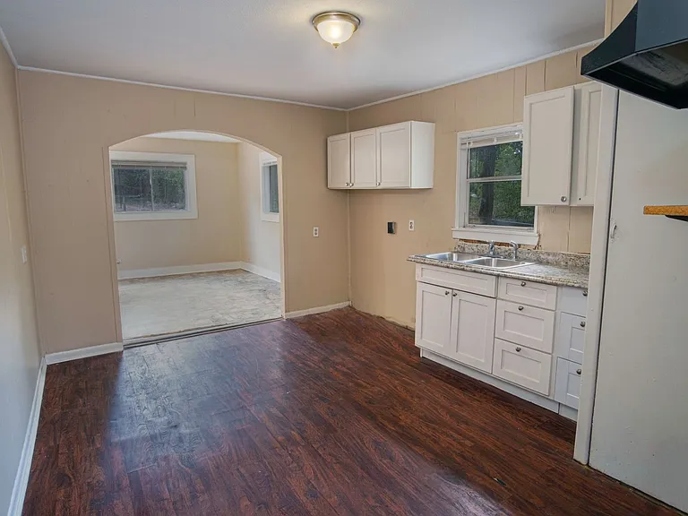 610 Belmont — Photo 13