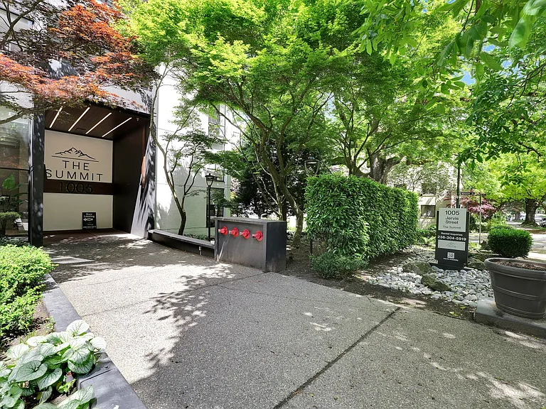 1005 Jervis St — Photo 13