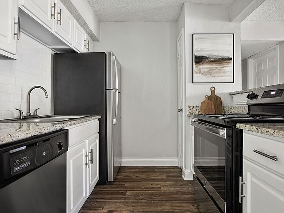 C242530_BristolGrapevine_VS Still_2b2b_Kitchen_01_final2