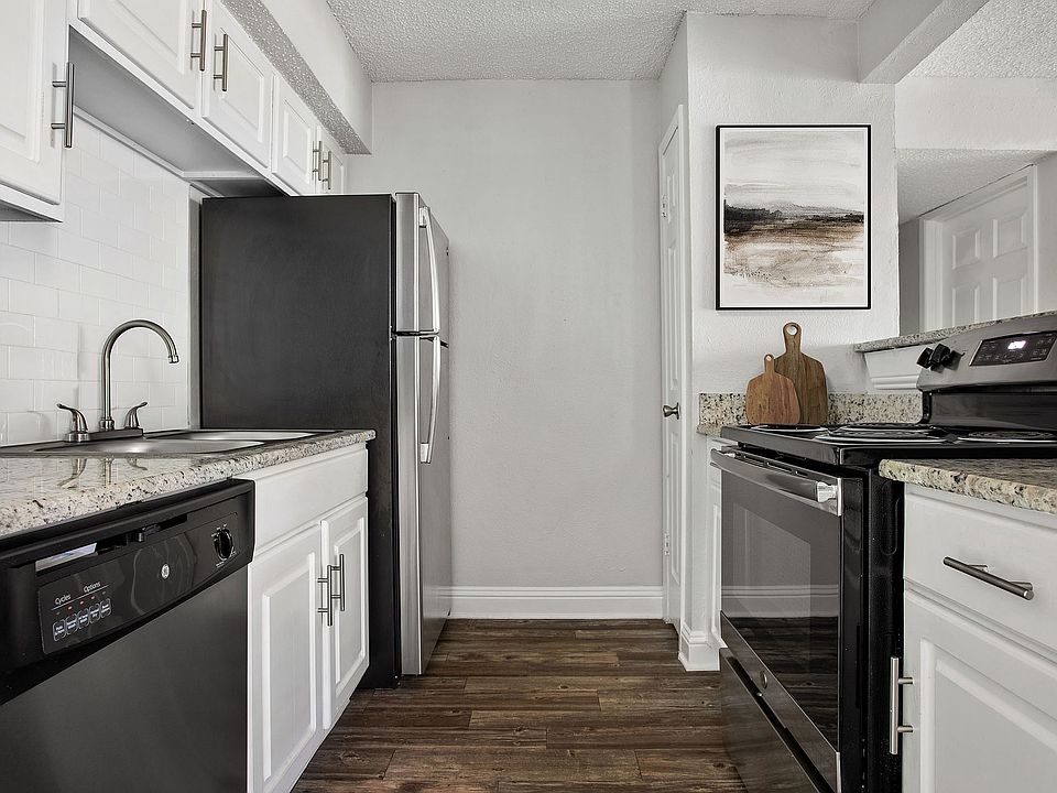 C242530_BristolGrapevine_VS Still_2b2b_Kitchen_01_final2
