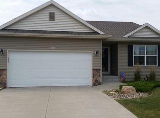 120 SE Pleasant View Dr, Waukee, IA 50263