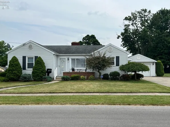 107 Oakland Ave, Bellevue, OH 44811