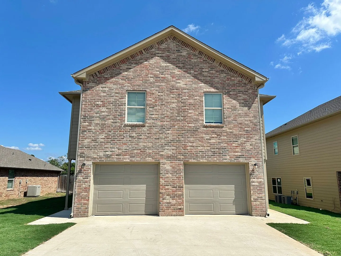 3 Bedroom 2.5 Bathroom Townhomes at Villa Rosa! — Photo 3