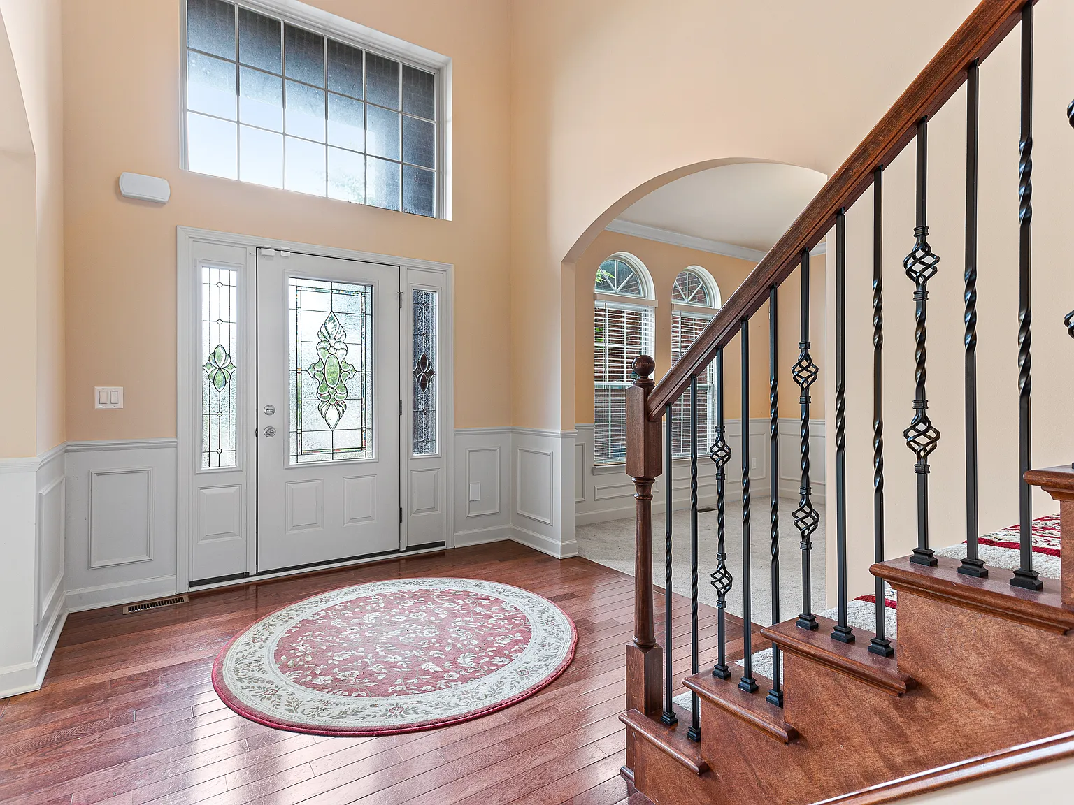 5 bed, 4837 sqft, $4,600 — Photo 2