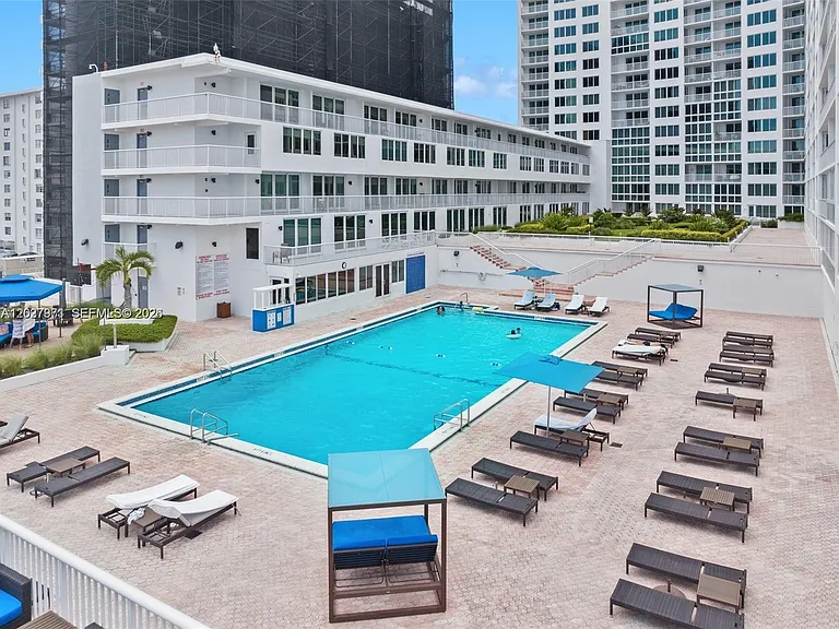 5401 Collins Ave #807 — Photo 30