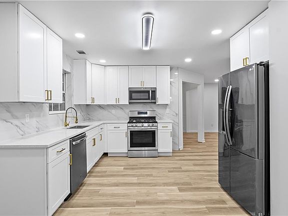 4th image of 2587 Rainover Trl