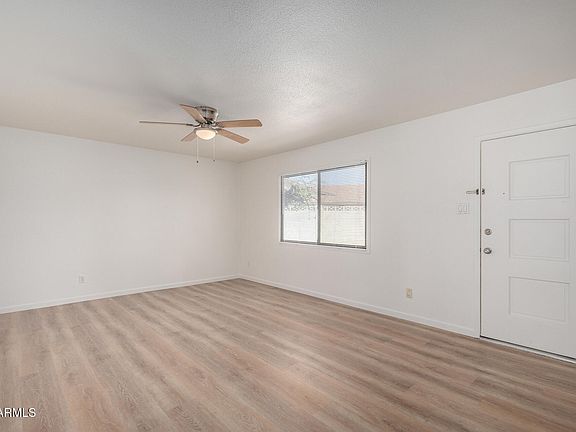 4th image of 1025 E GREENWAY Drive