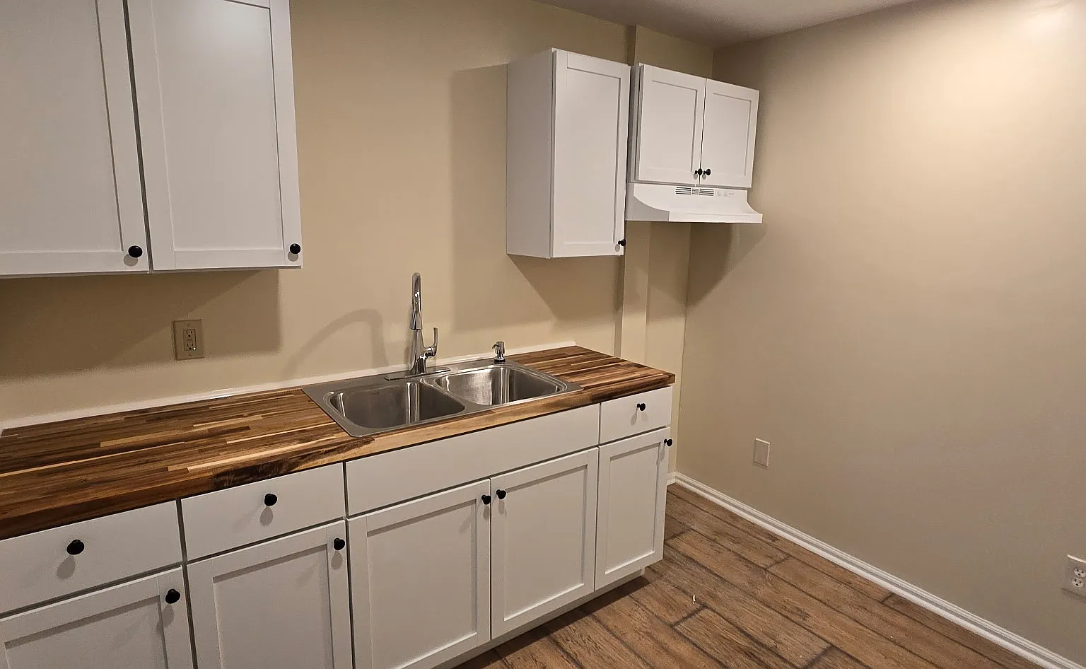 2902 Pine Avenue - 1B — Photo 3