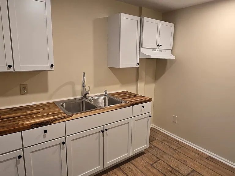 2902 Pine Ave #1B — Photo 3