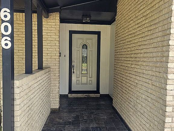 3rd image of 606 Yorkshire Ave