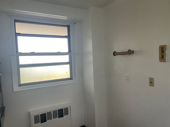 4th image of 71 Strawberry Hill Ave #604
