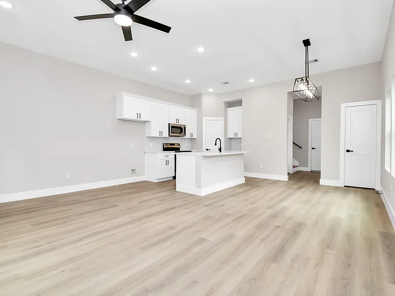 8409 Sunnyhill St — Photo 3