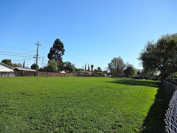 4th image of Thelma Ave