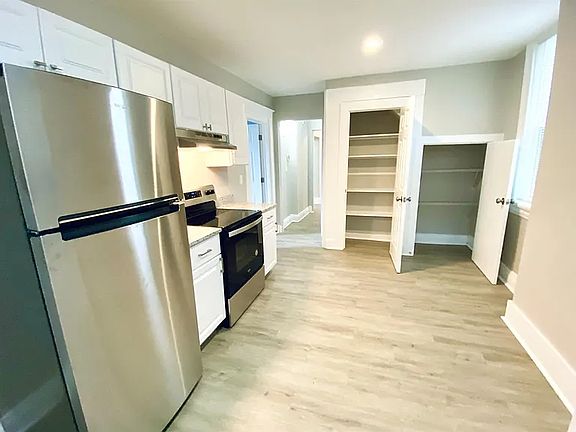 4th image of 240 Helen St