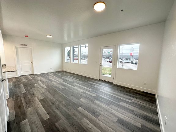 4th image of 1575 S Clear Creek Dr #6