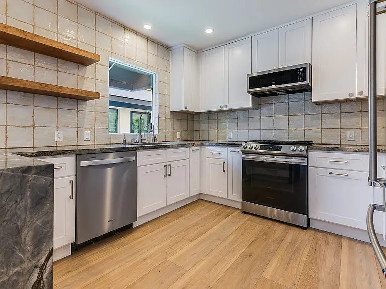 10385 Ilona Ave — Photo 16