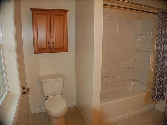 4th image of 5701 Lovers Ln