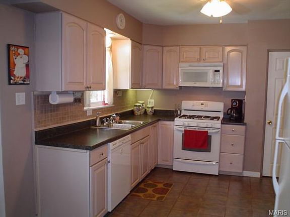 4th image of 40 Lincord Dr
