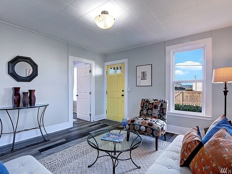 105 S Tobin St — Photo 1