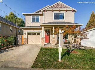 7717 SE Pine St, Portland, OR 97215