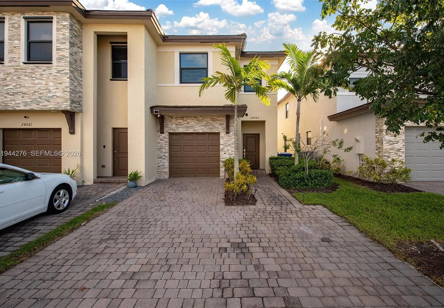 3 bed, 2.5 bath, 1651 sqft, $3,100 — Photo 1
