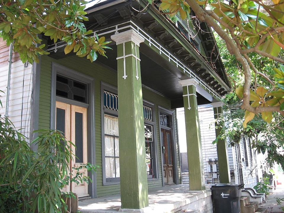 1st image of 713 Louisa St