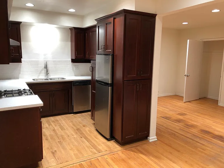 8333 1/4 Blackburn Ave — Photo 9