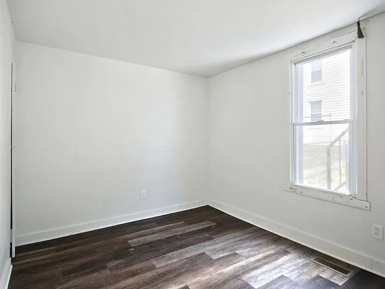 301 N Queen St — Photo 12