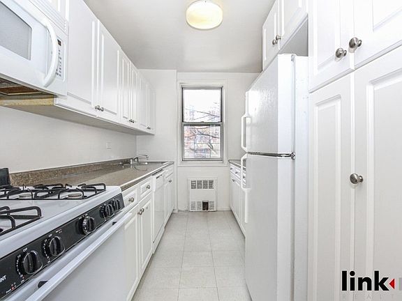5th image of 3555 Oxford Ave APT 4E