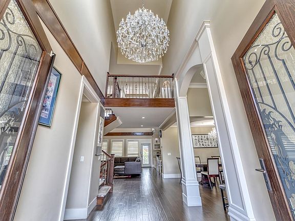 3rd image of 710 Roderick Ave