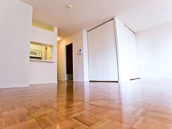 4th image of 250 E 40th St APT 29D