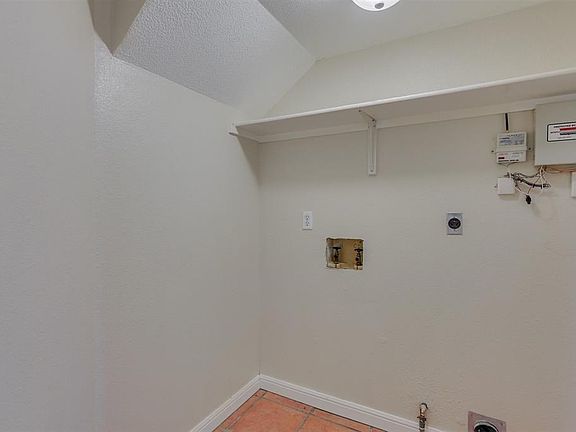 5th image of 1702 Creekway Dr