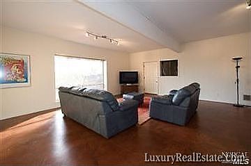 4th image of 378 E Strawberry Dr