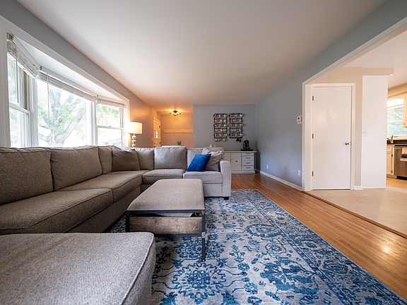 3rd image of 8827 Penn Lake Cir