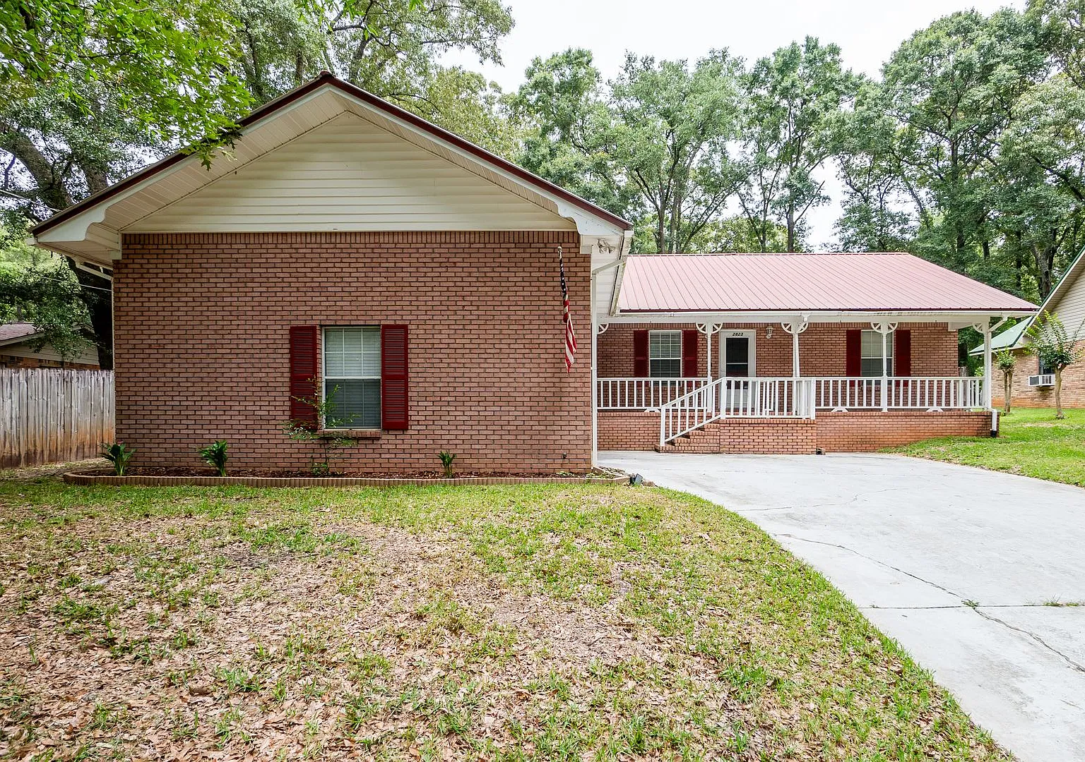 Charming Crestview Home — Photo 2