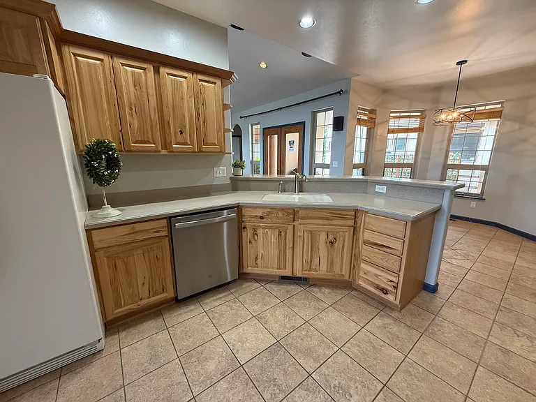 594 Cobble Dr — Photo 16