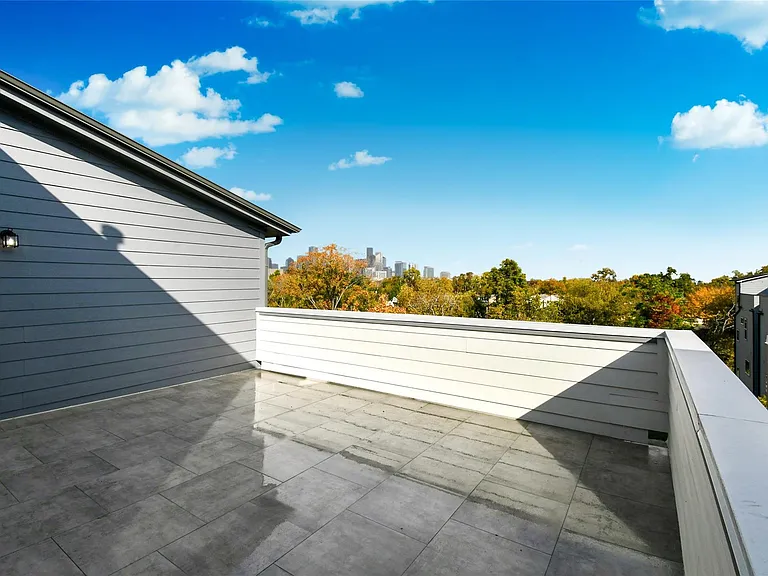 3229 Tuam St — Photo 33